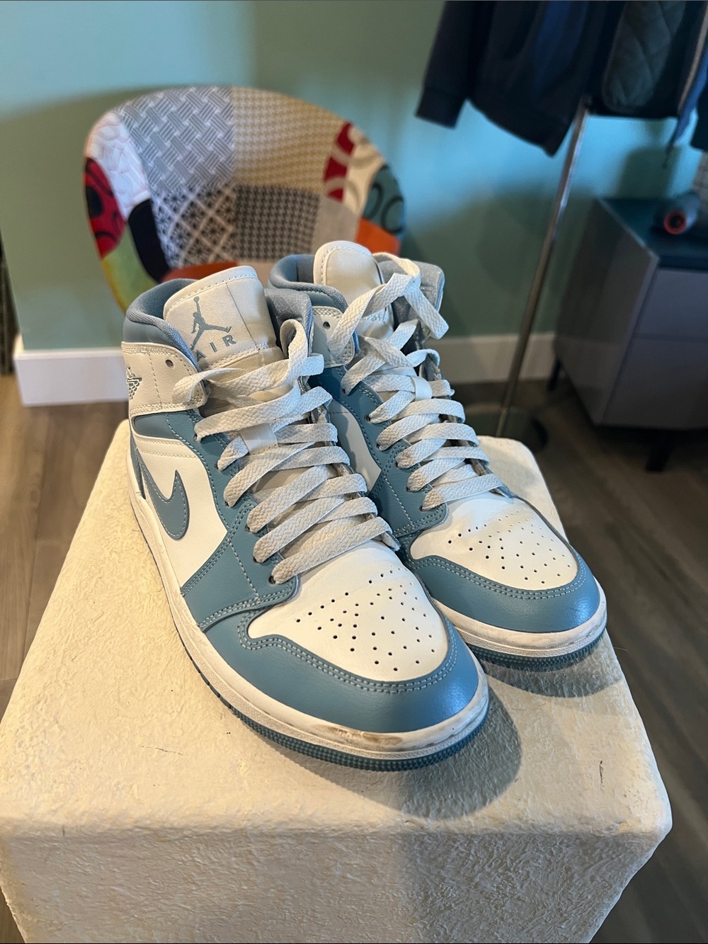 Nike Air Jordan 1 Mid - White & Light Blue